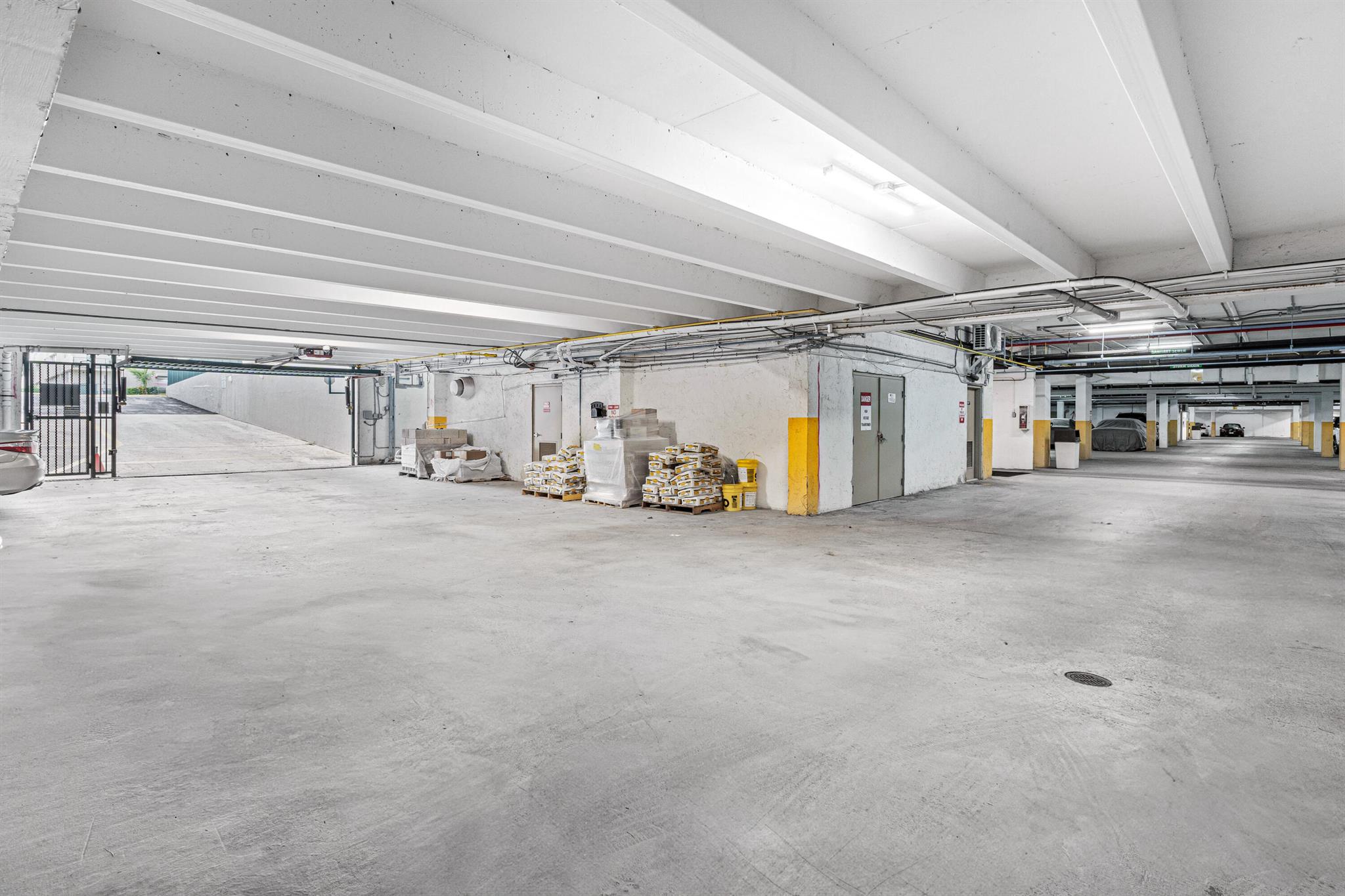 1237 Hillsboro Mile 101