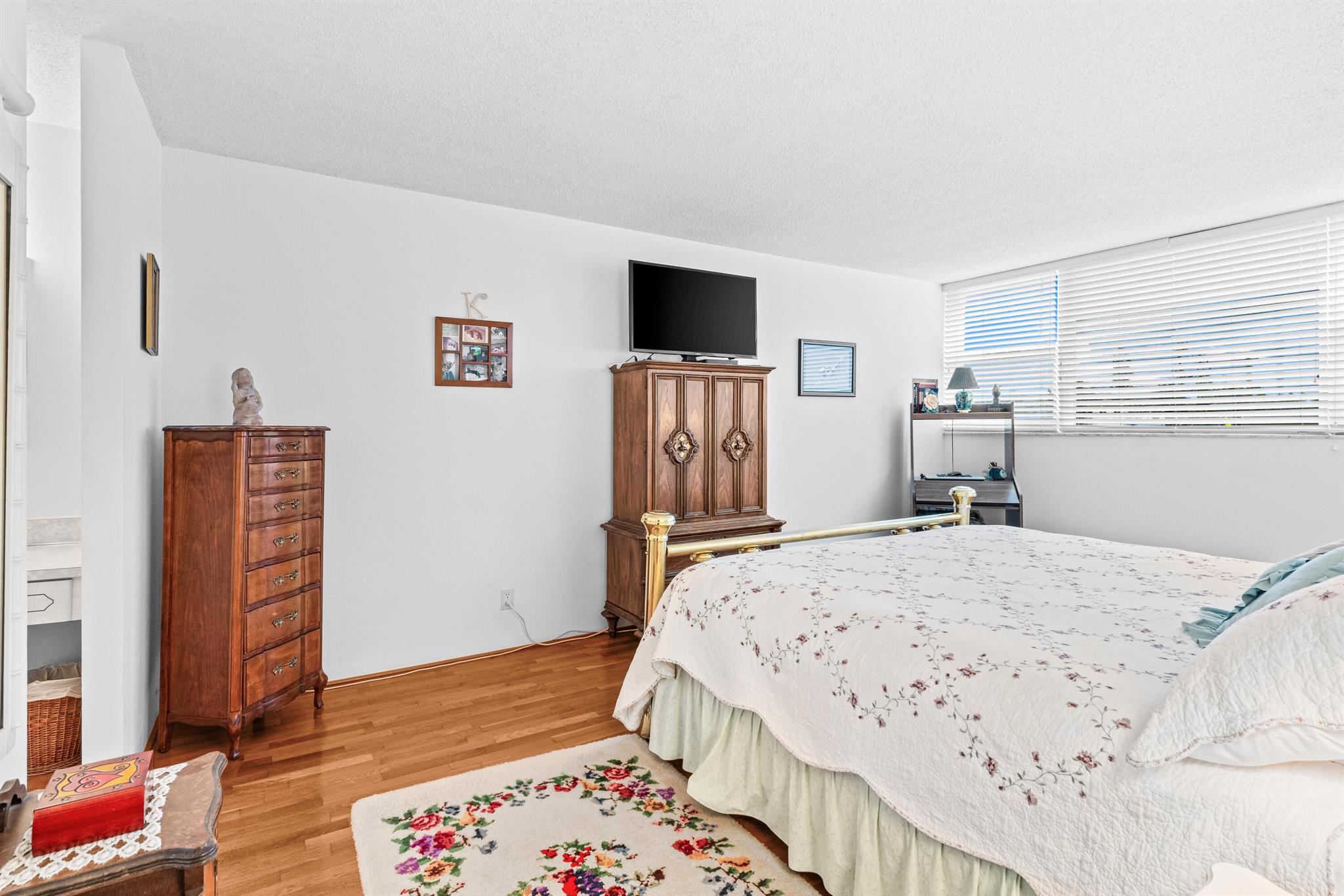 1237 Hillsboro Mile 101