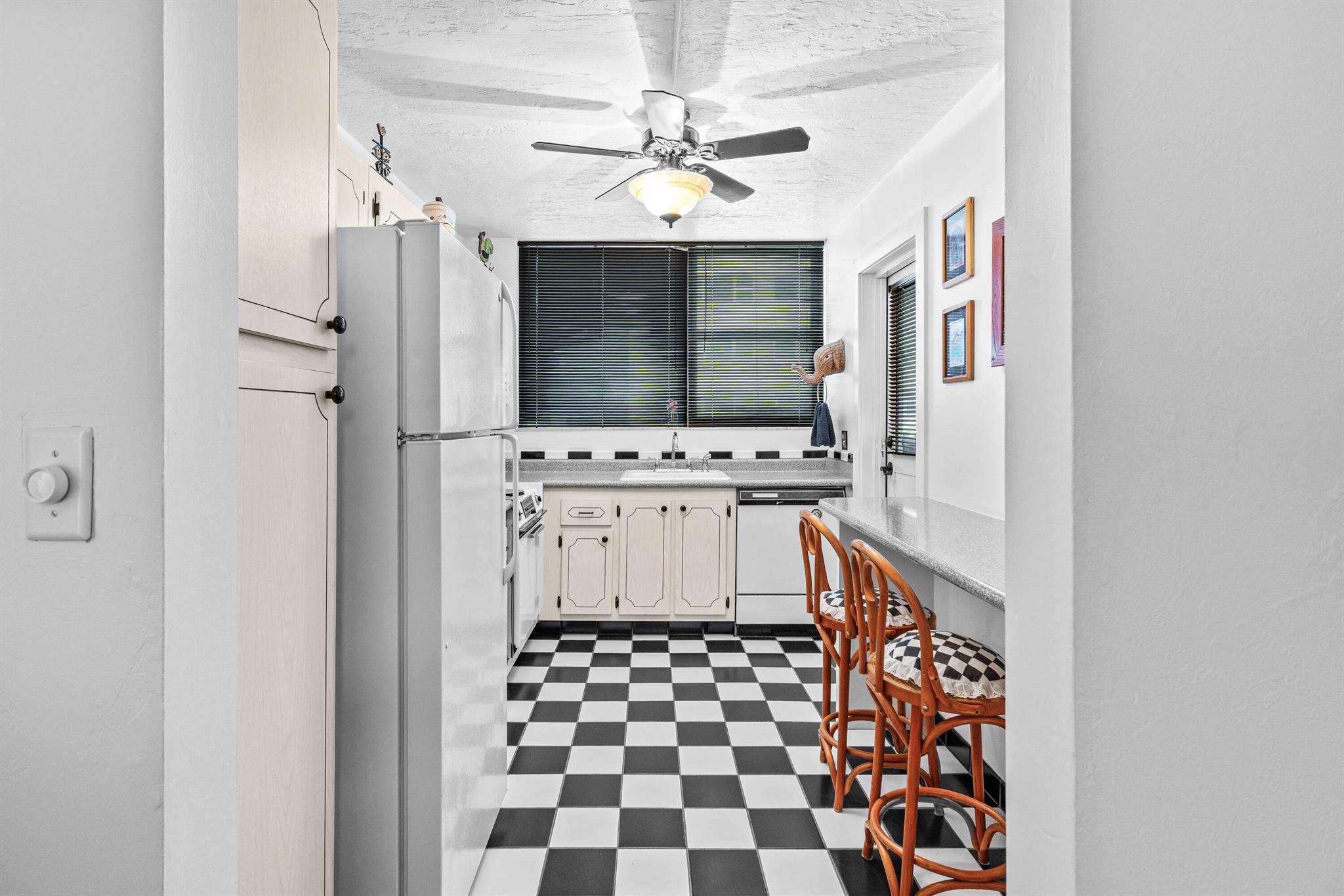 1237 Hillsboro Mile 101