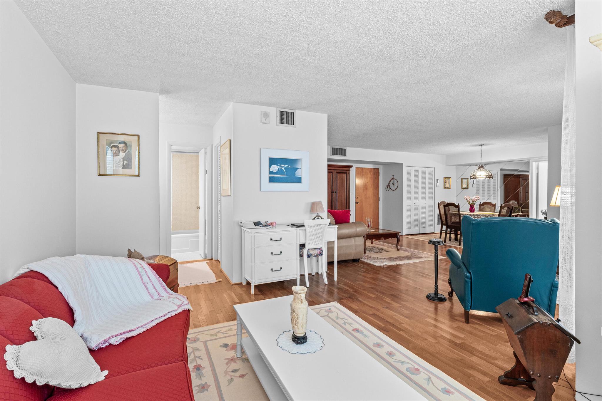 1237 Hillsboro Mile 101