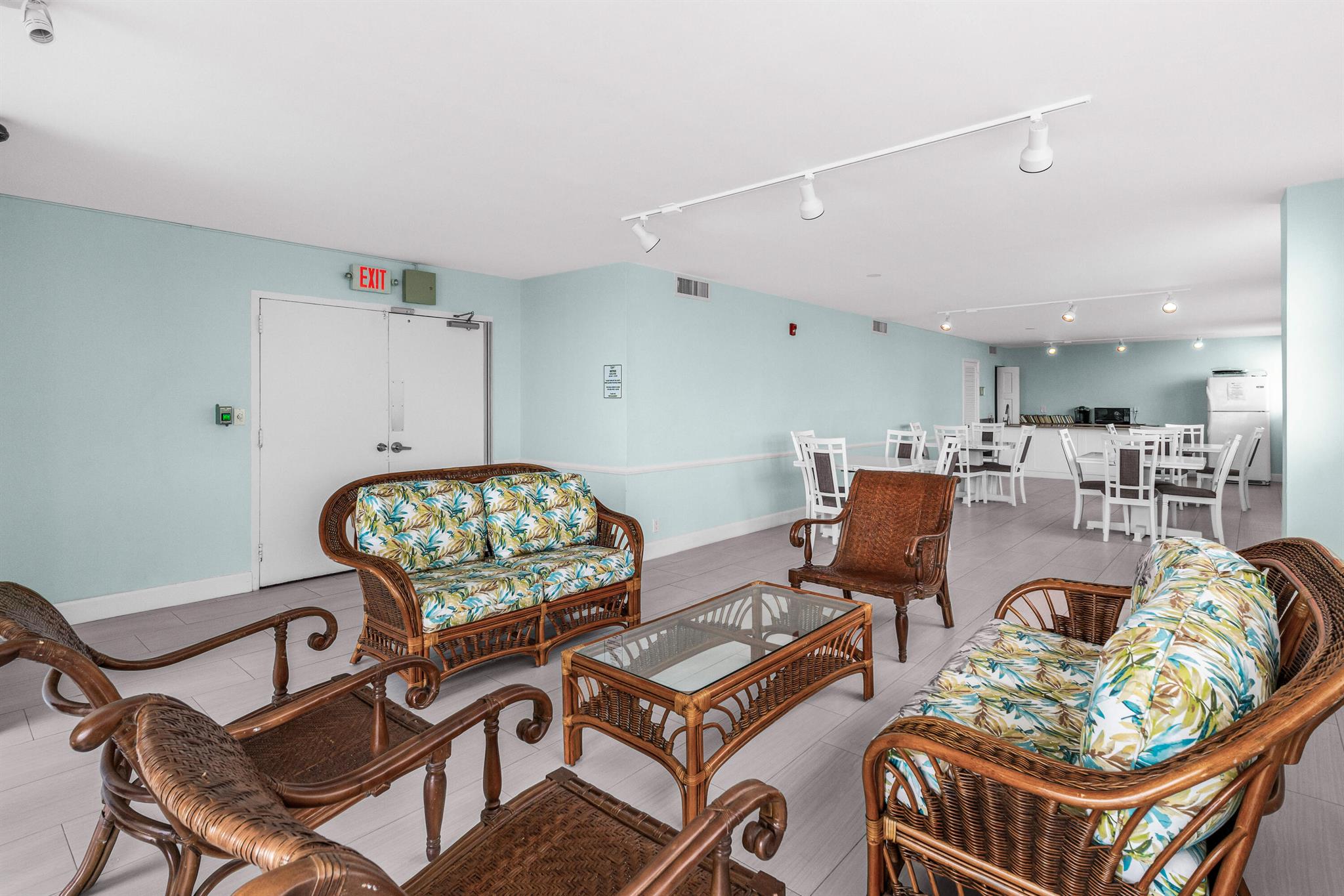 1237 Hillsboro Mile 101