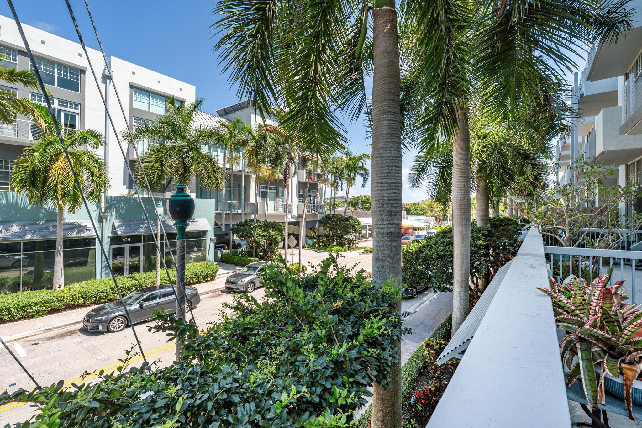 180 NE 4th Avenue 201