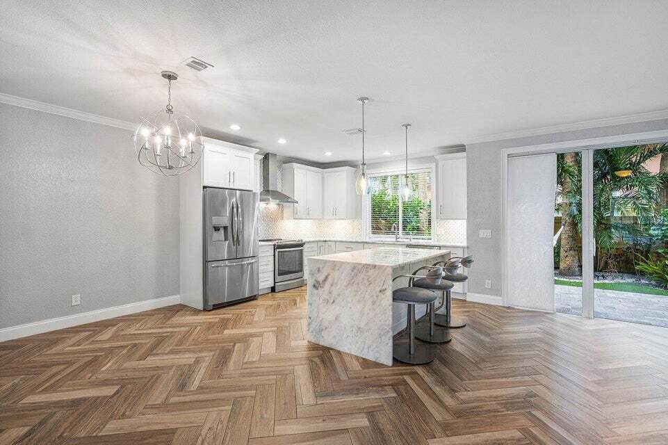 350 SW 8th Street 2