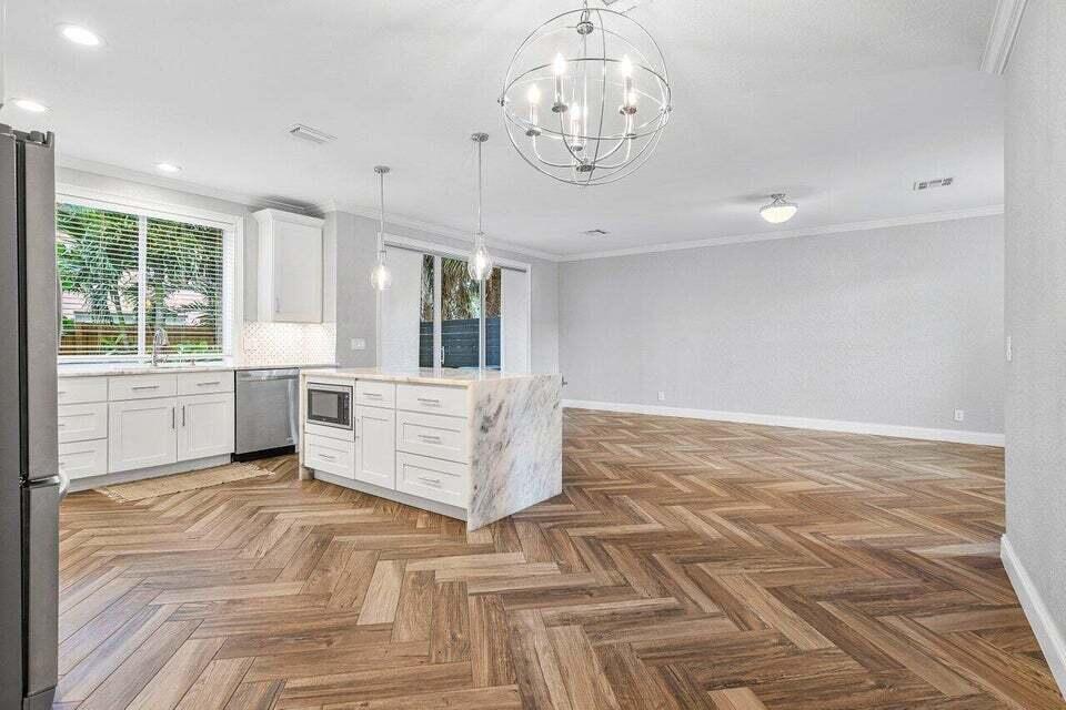 350 SW 8th Street 2