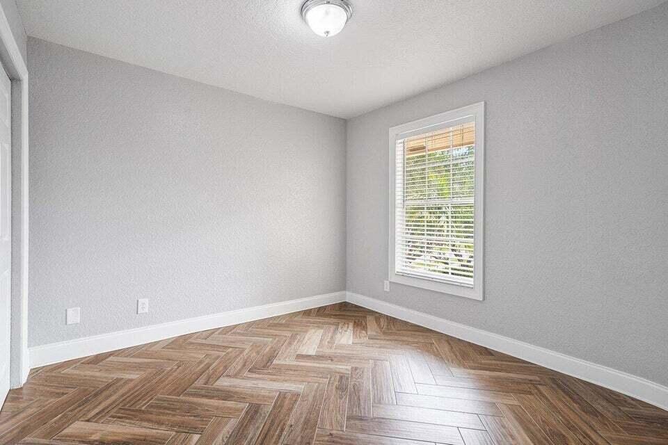 350 SW 8th Street 2