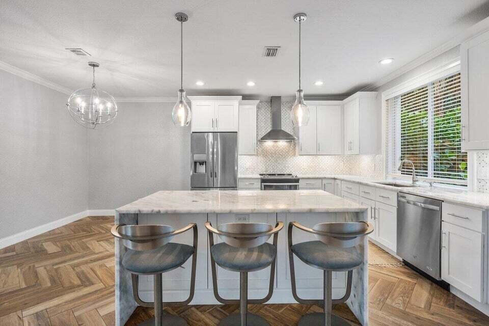 350 SW 8th Street 2