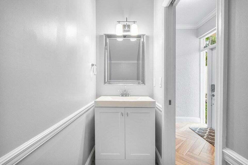 350 SW 8th Street 2