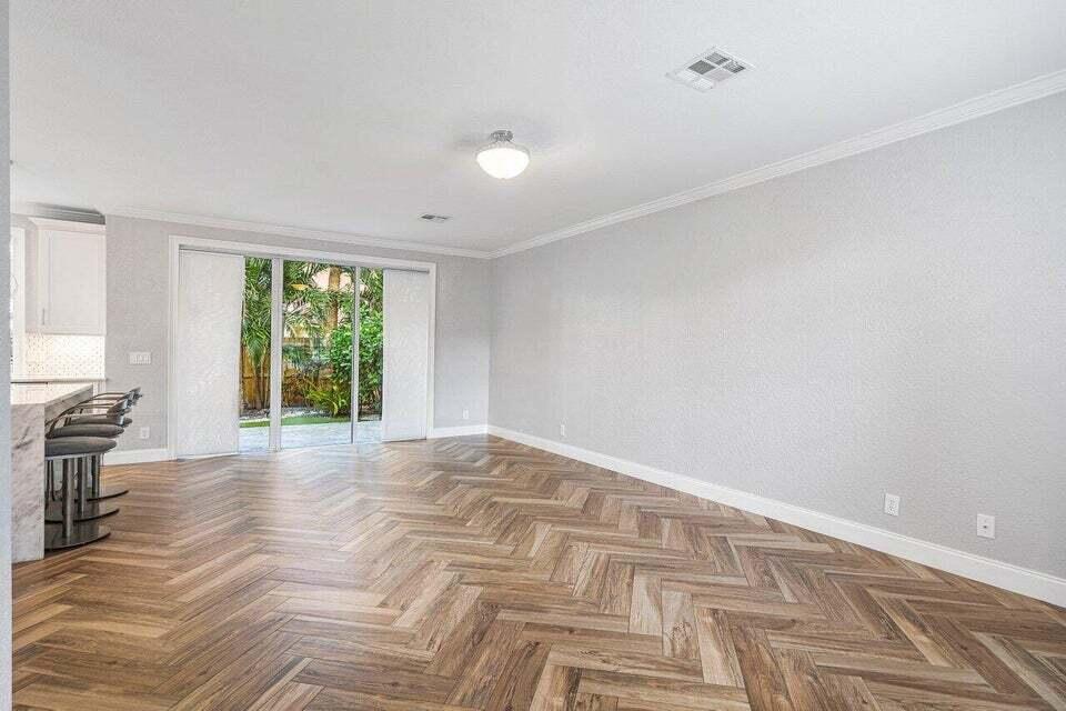 350 SW 8th Street 2