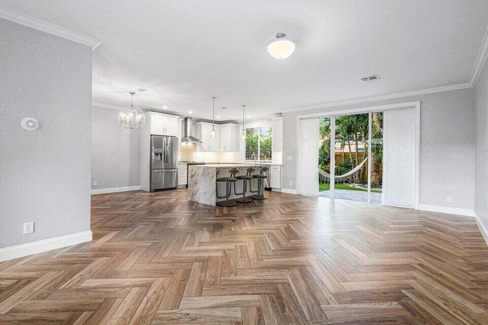 350 SW 8th Street 2