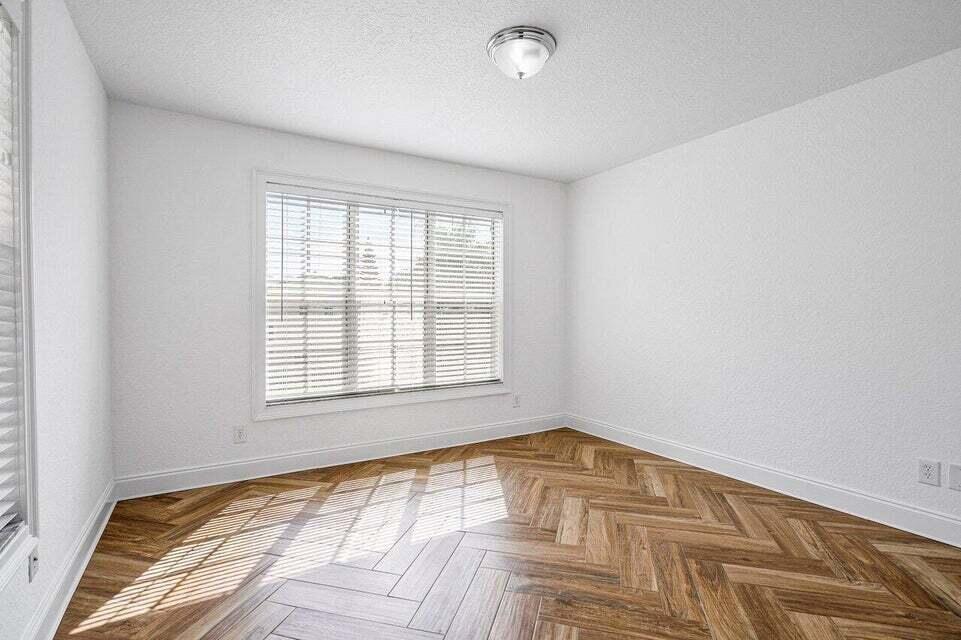 350 SW 8th Street 2