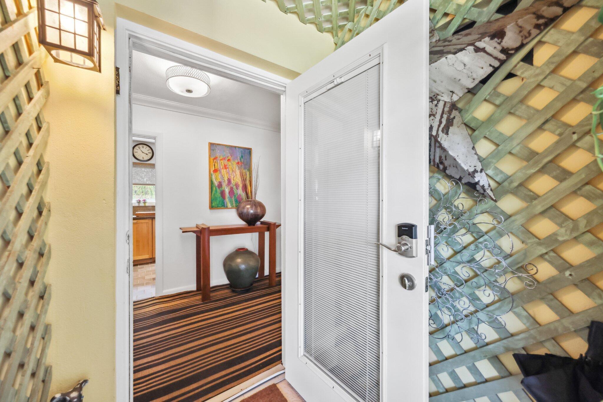 520 NE 7th Avenue 2e