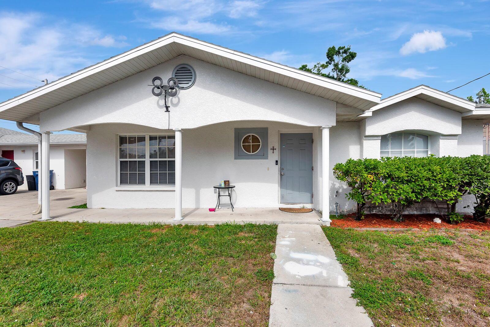 6528/6530 12th Street W