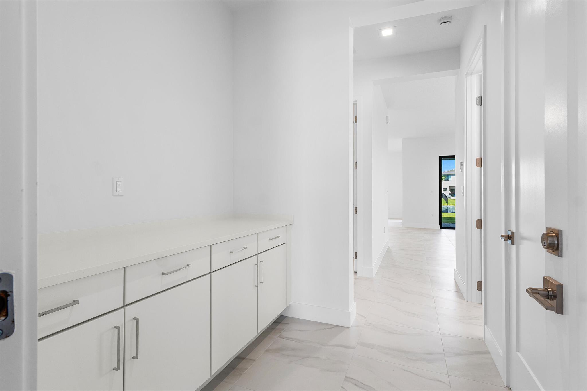 20415 Southernwood Avenue