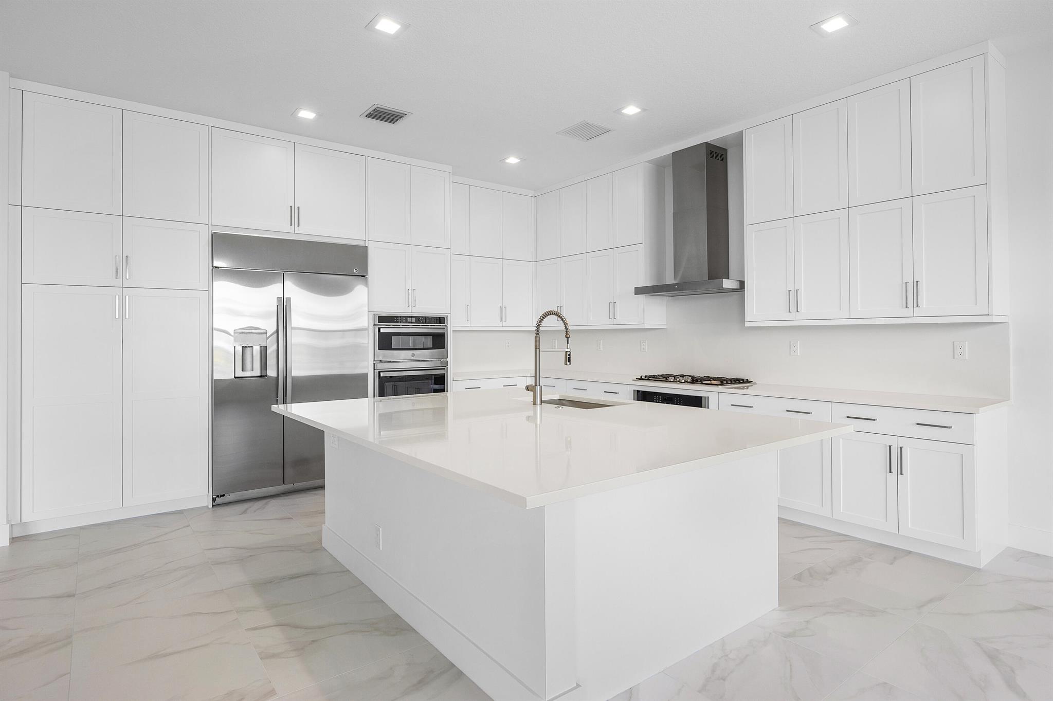 20415 Southernwood Avenue