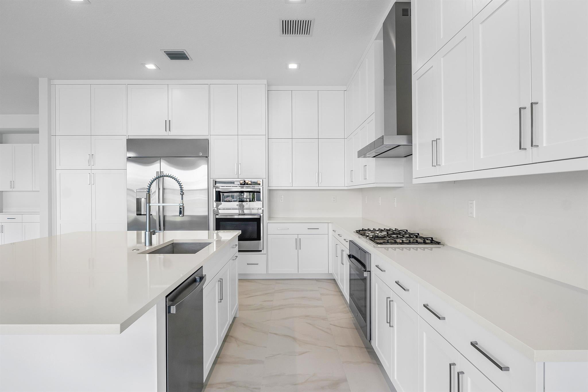 20415 Southernwood Avenue