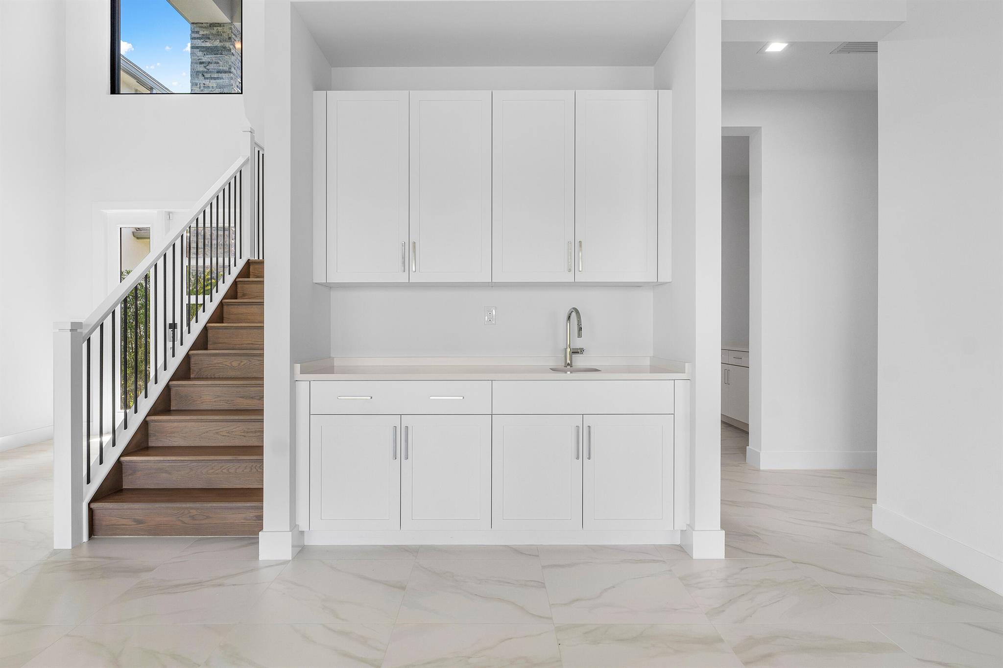 20415 Southernwood Avenue