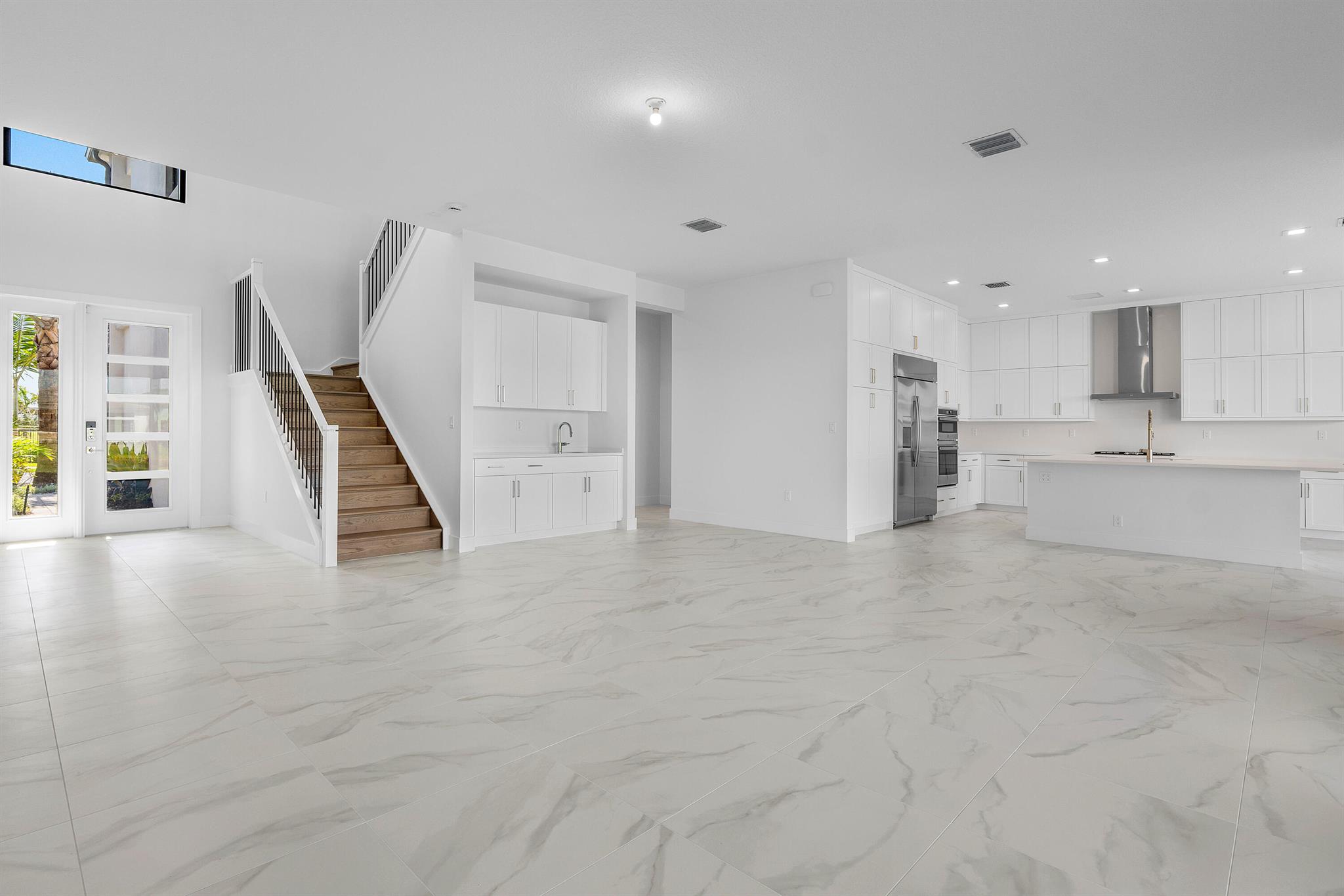 20415 Southernwood Avenue