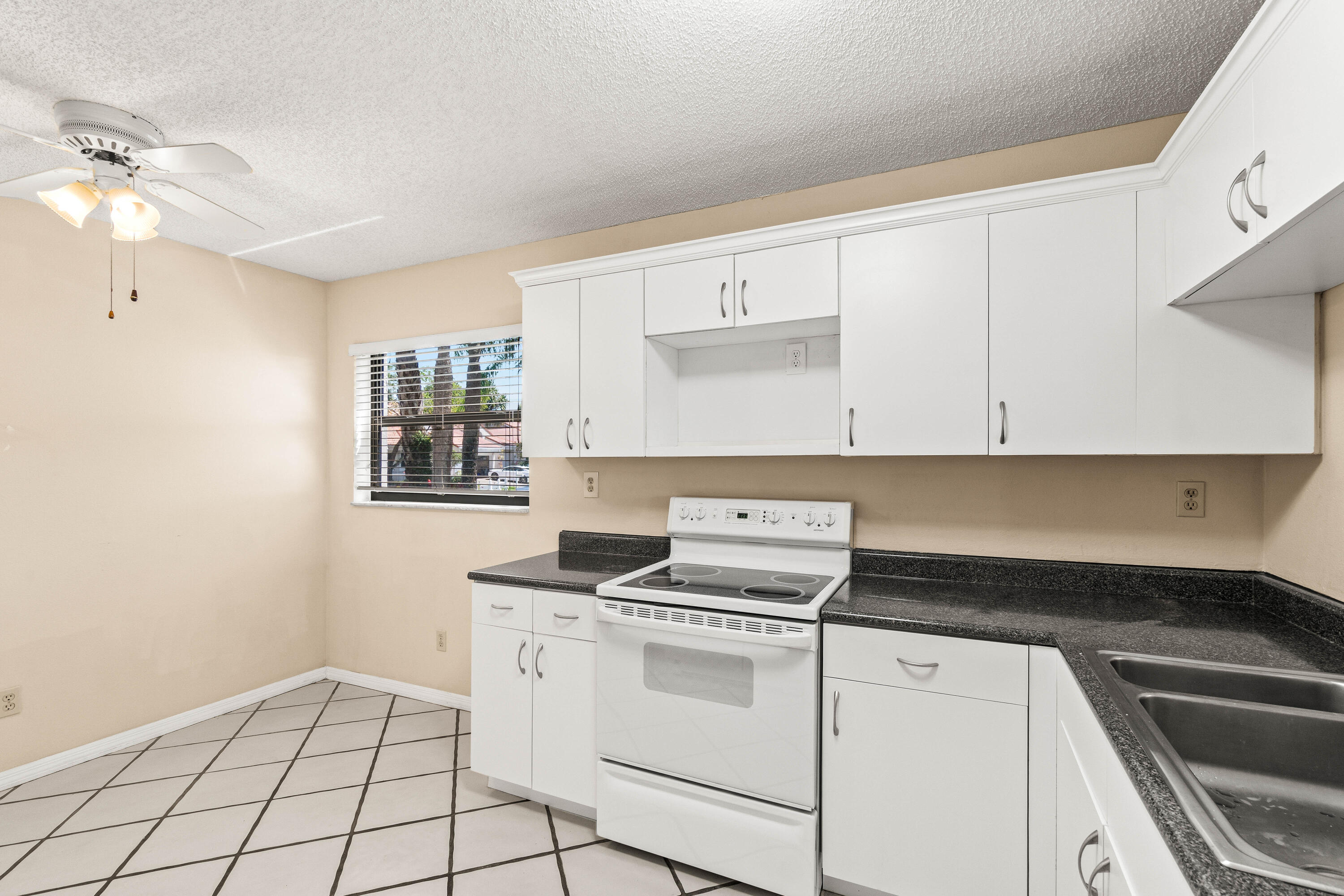 10920 Lakemore Lane 101