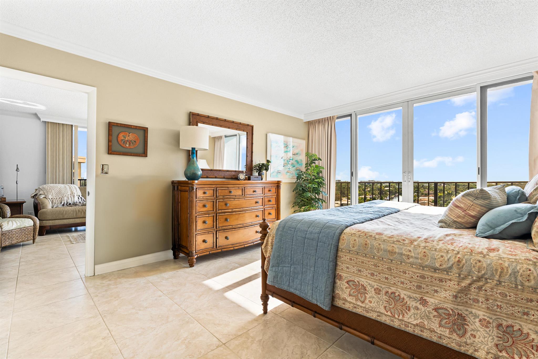 521 N Riverside Drive 801