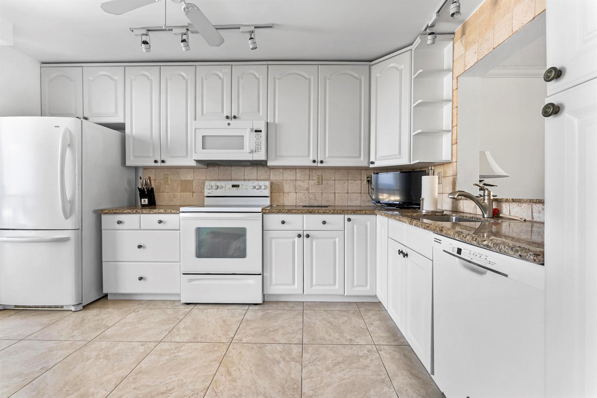 521 N Riverside Drive 801