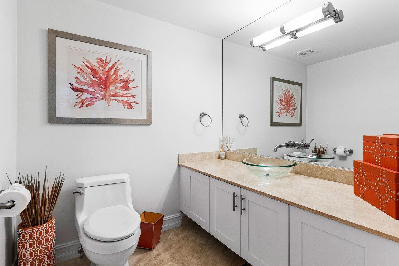 99 SE Mizner Boulevard Ph 37