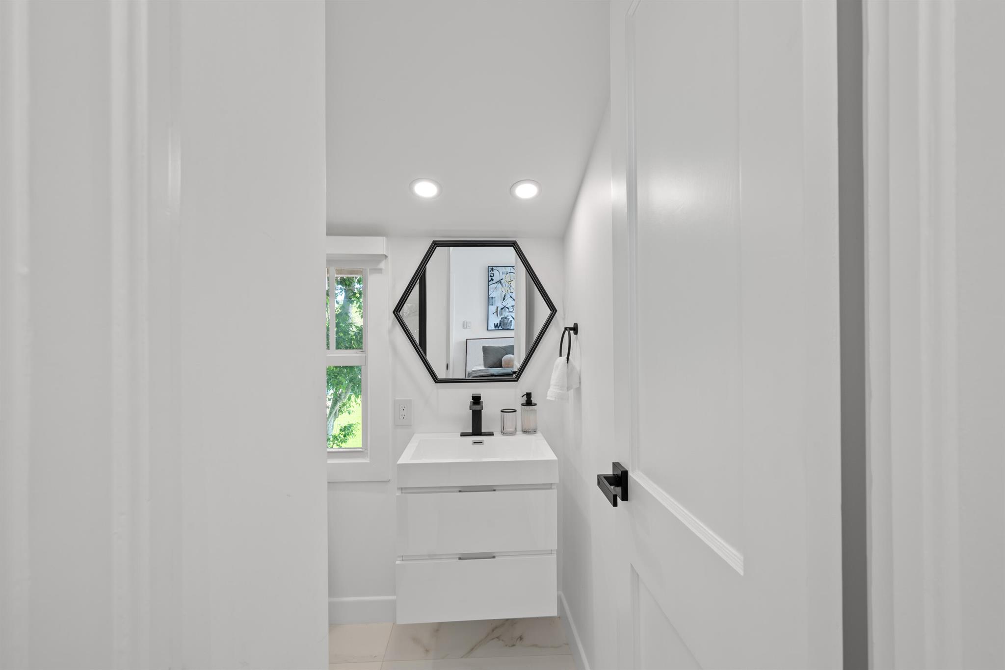 516 N Swinton Avenue