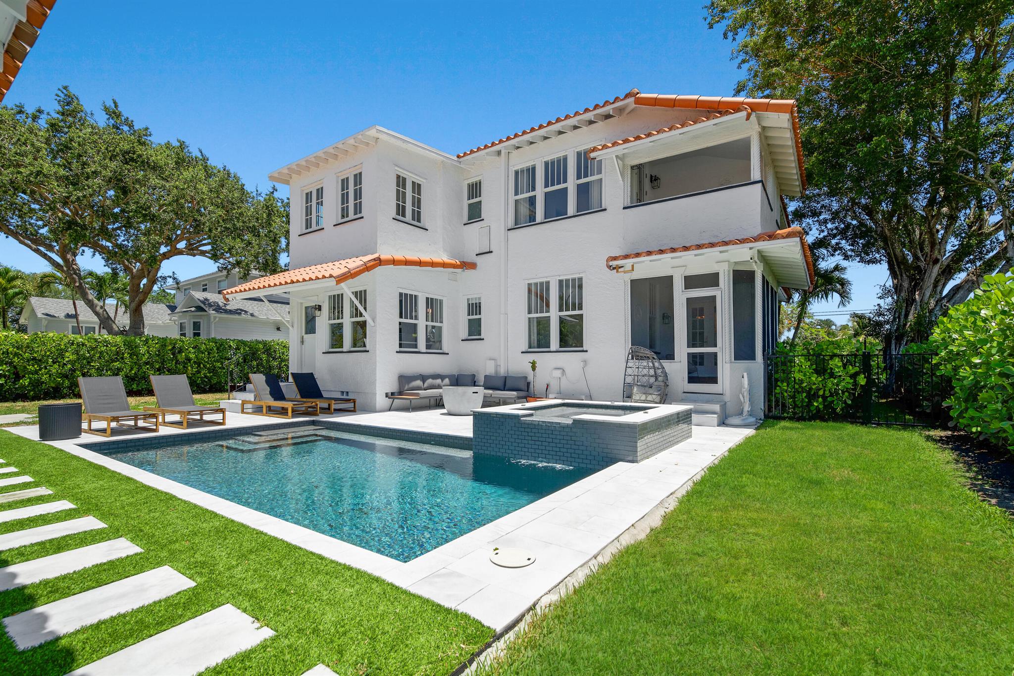 516 N Swinton Avenue