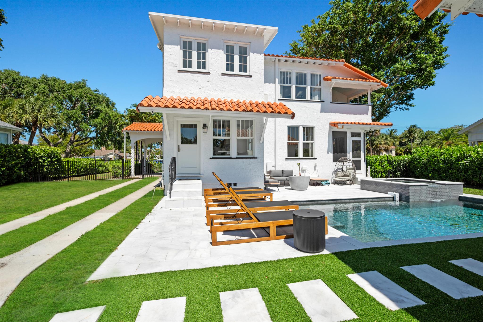 516 N Swinton Avenue