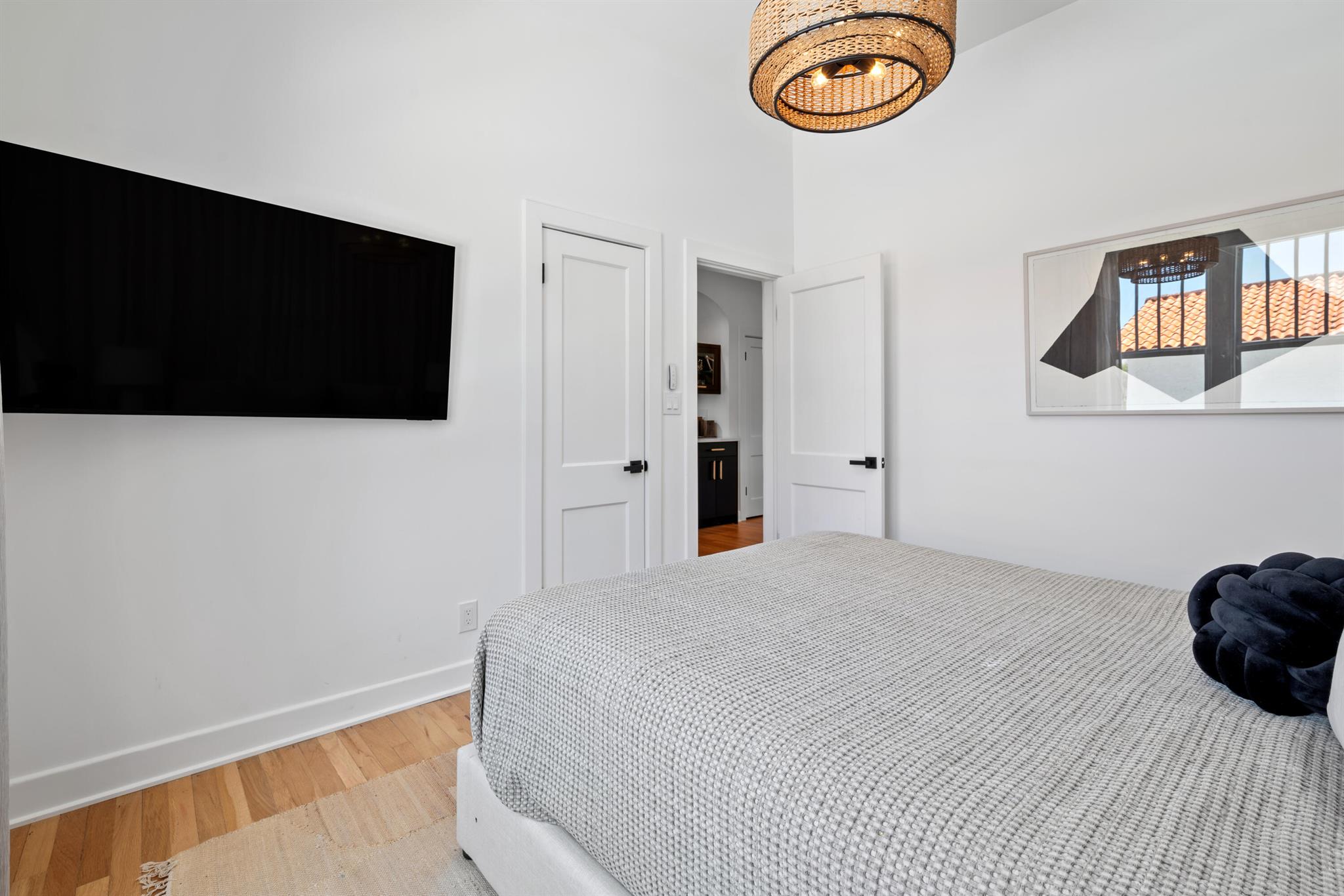 516 N Swinton Avenue