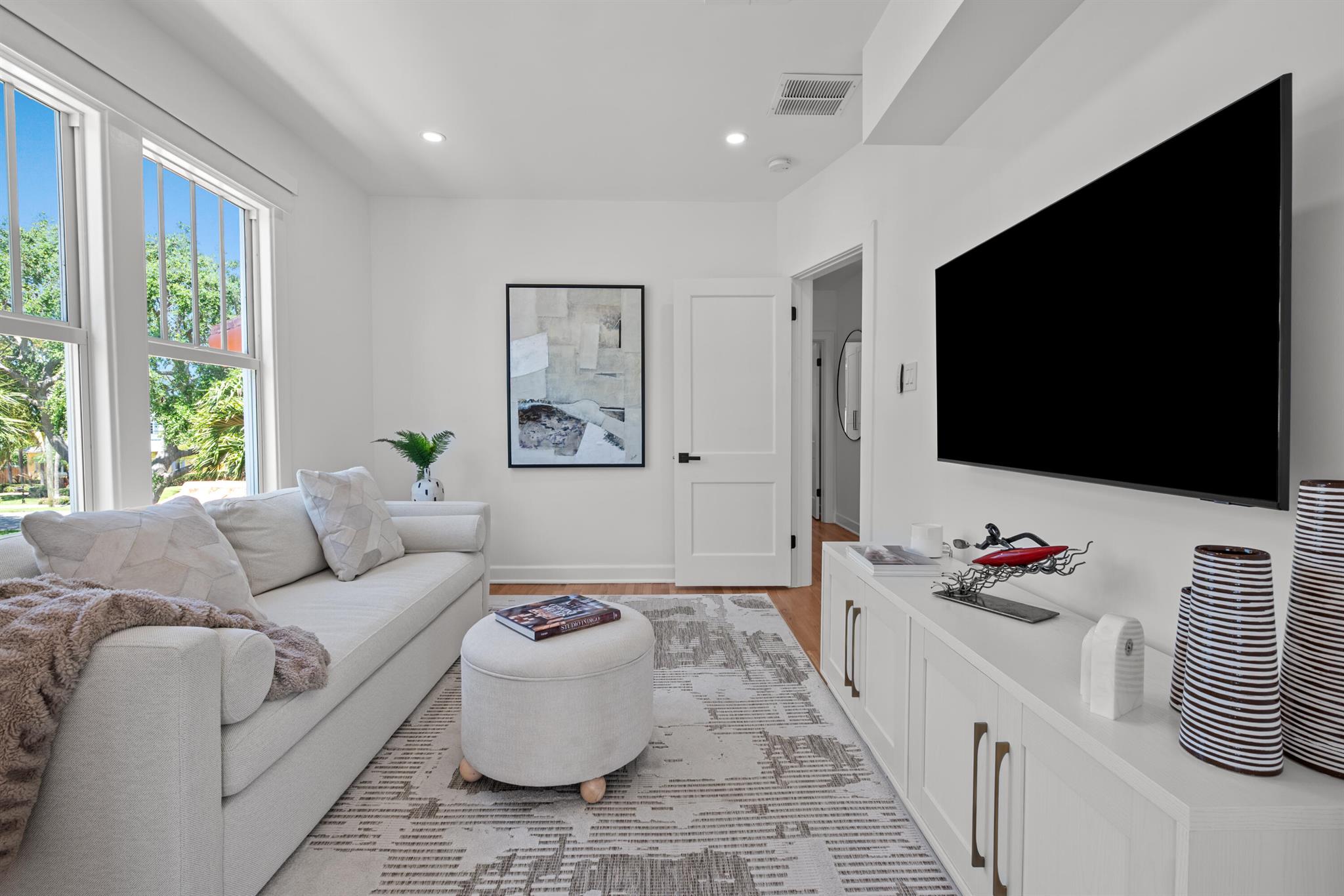 516 N Swinton Avenue