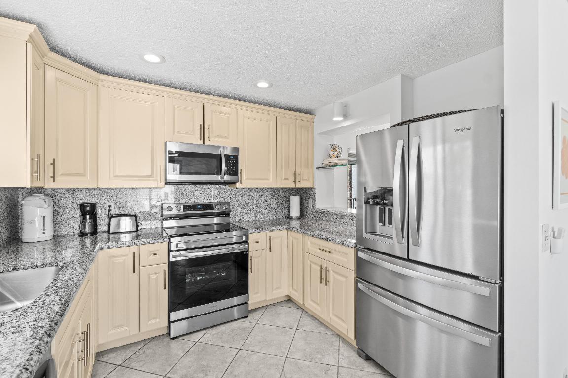 7533 Glendevon Lane 905