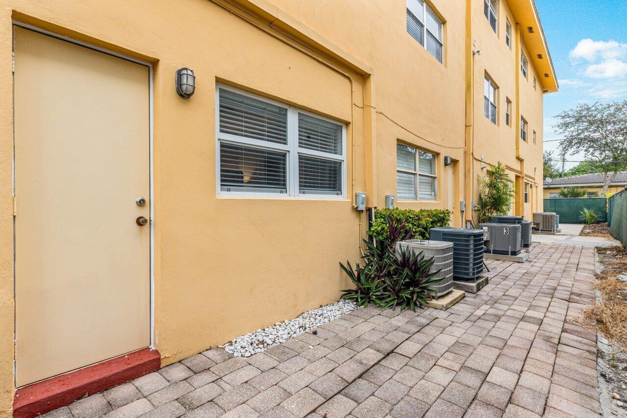 744 NE 14th Avenue 2