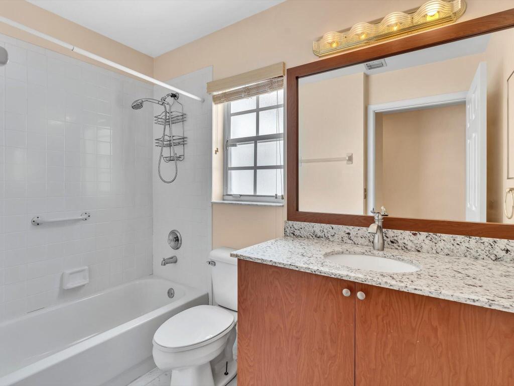 18458 Via Di Sorrento, Boca Raton