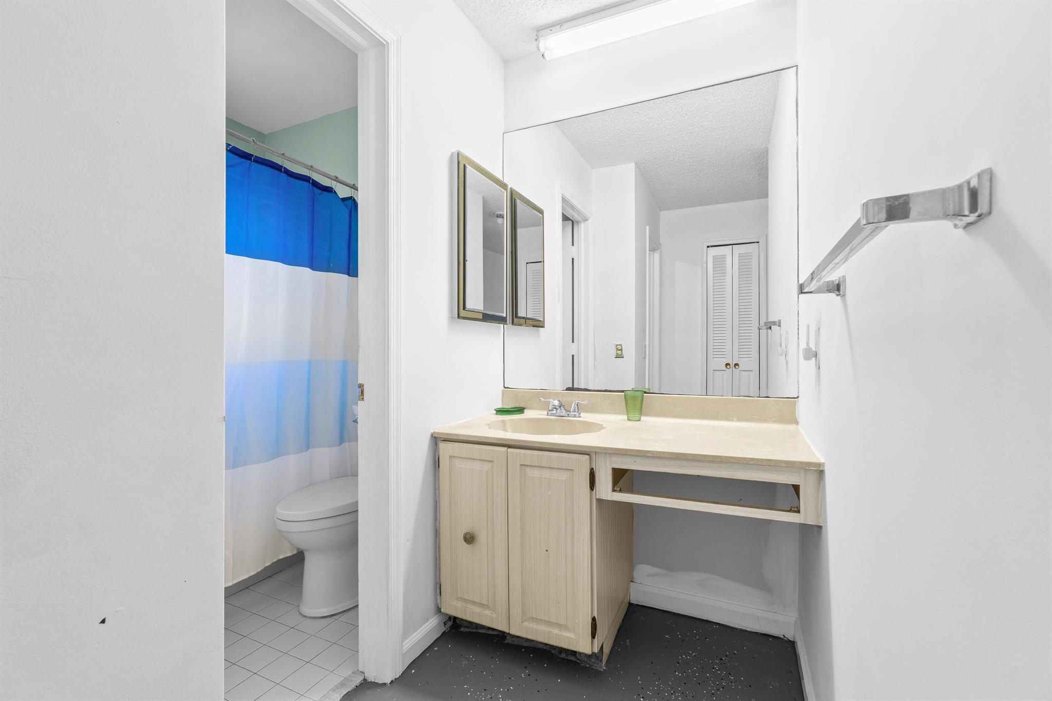 4657 Greentree Place A