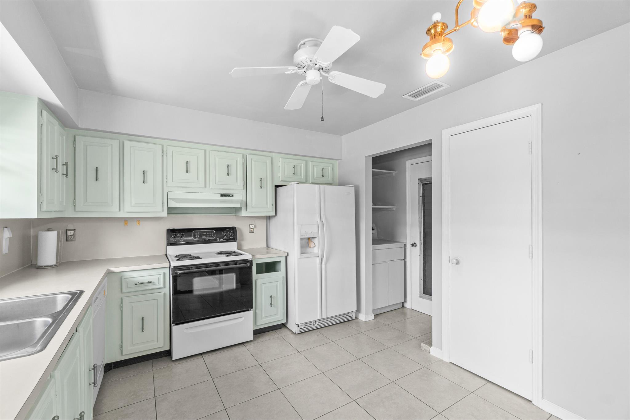 4657 Greentree Place A