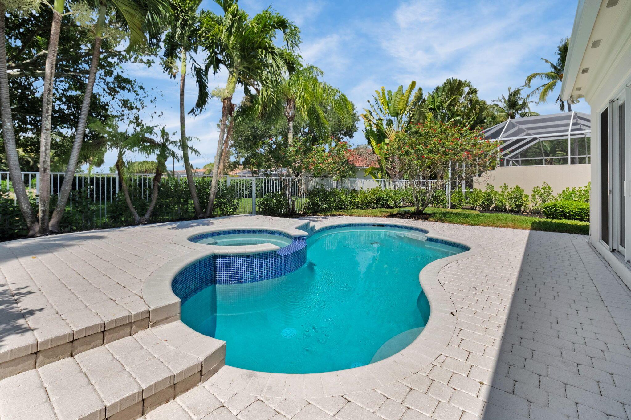 4689 Hammock Circle