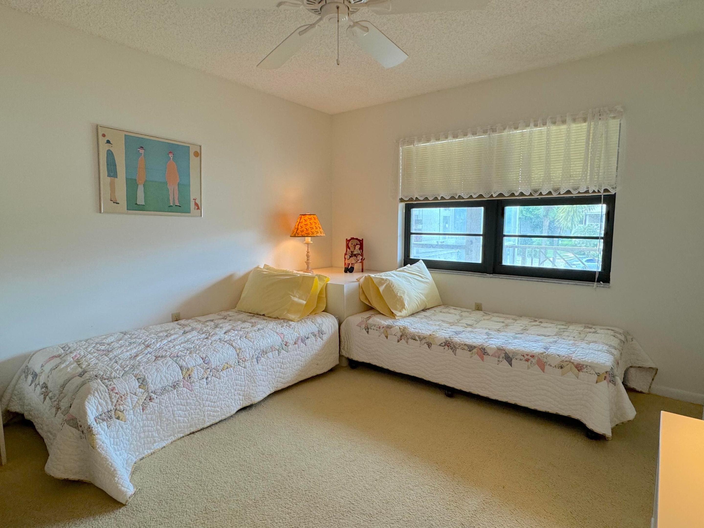 9 Stratford Drive E B