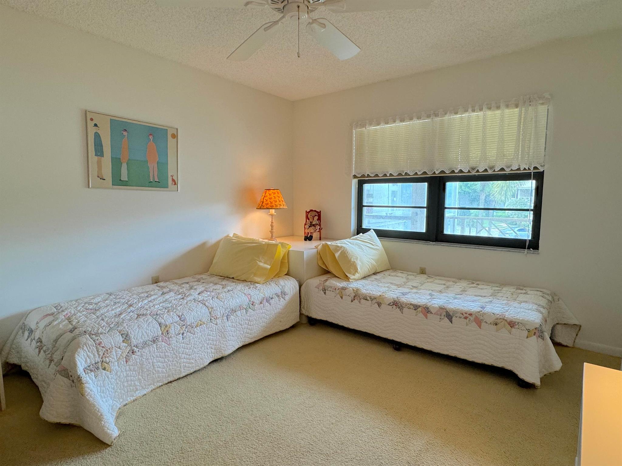 9 Stratford Drive E B