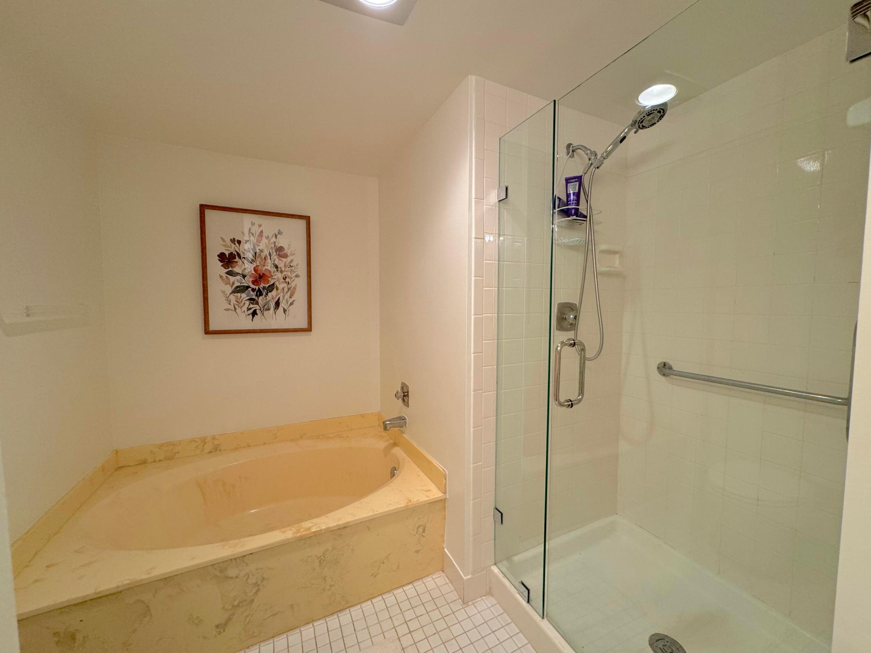 9 Stratford Drive E B