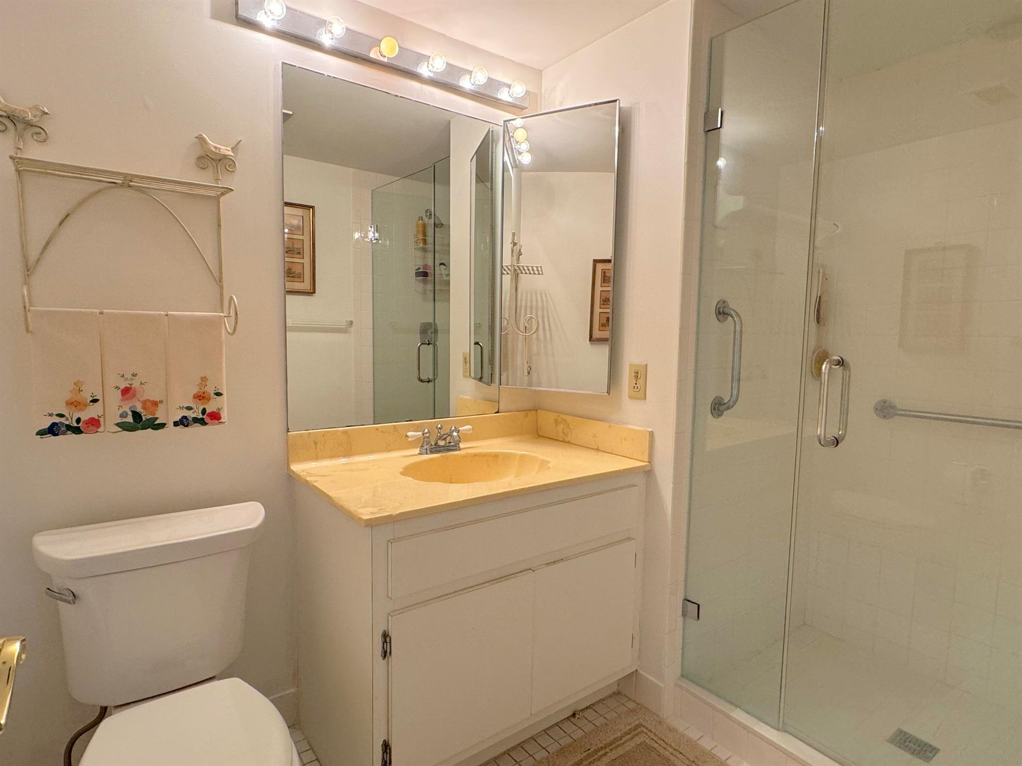 9 Stratford Drive E B