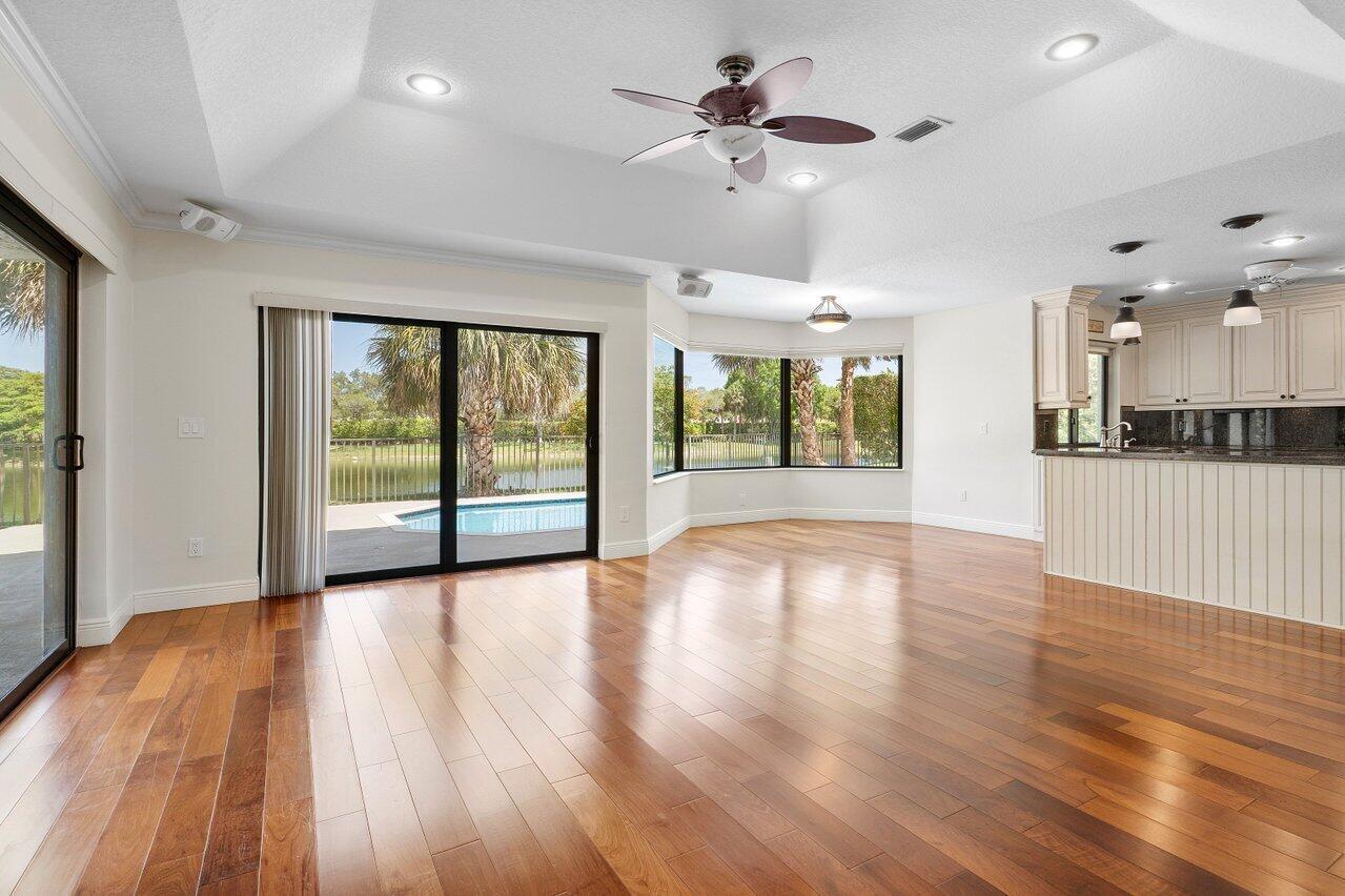 10744 Avenida Santa Ana