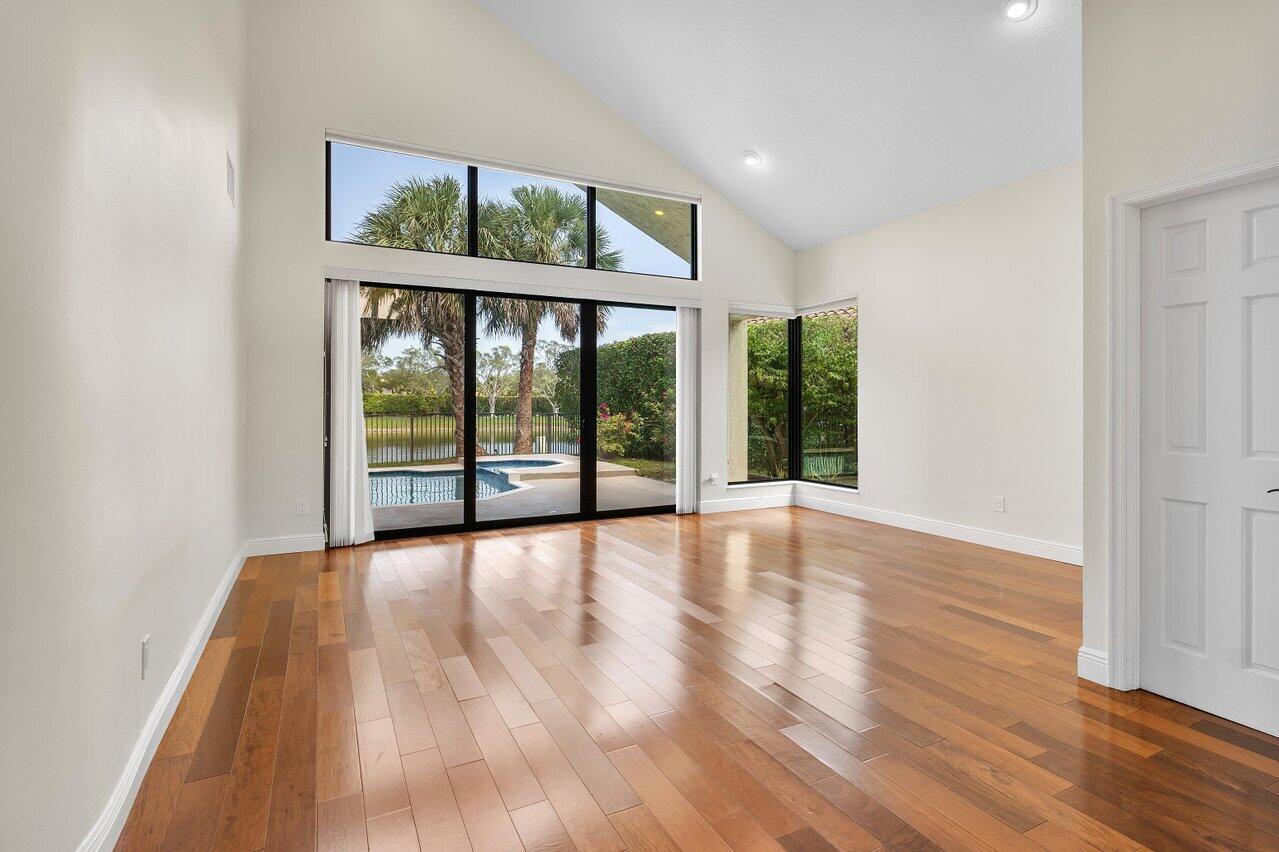 10744 Avenida Santa Ana