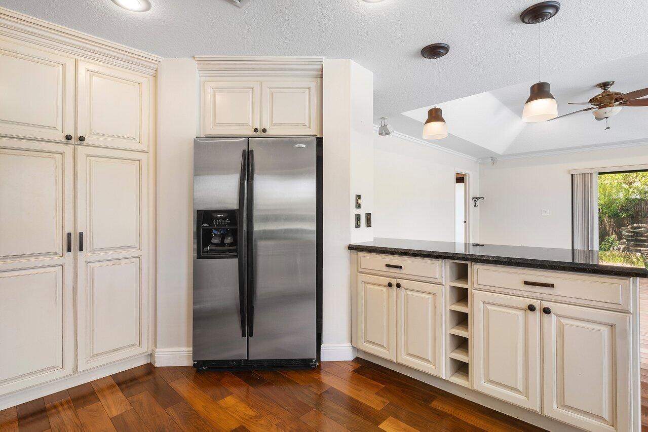 10744 Avenida Santa Ana