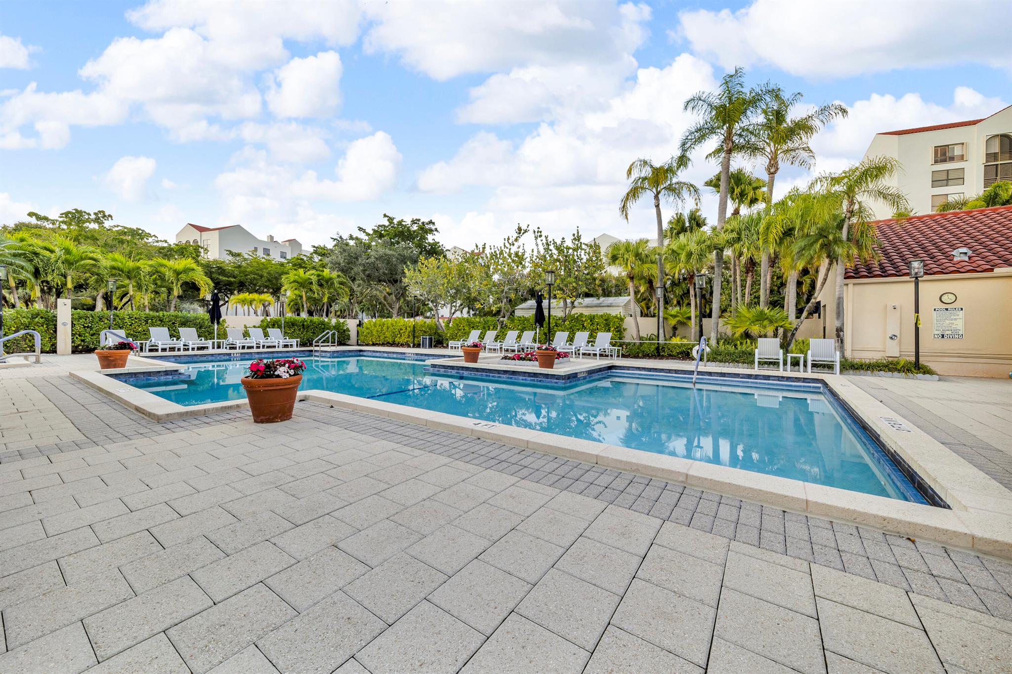 7572 Regency Lake Drive 402