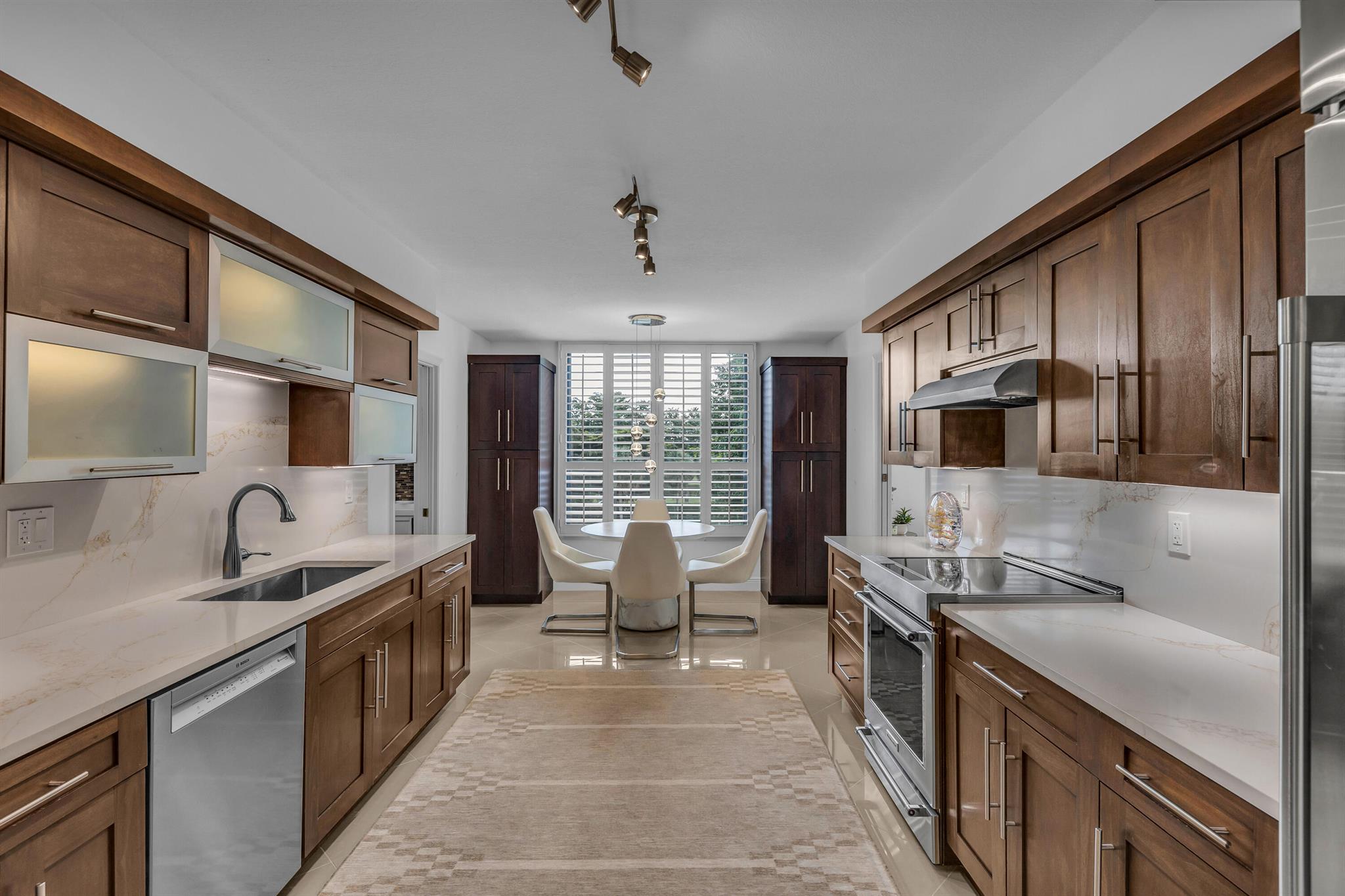 7572 Regency Lake Drive 402