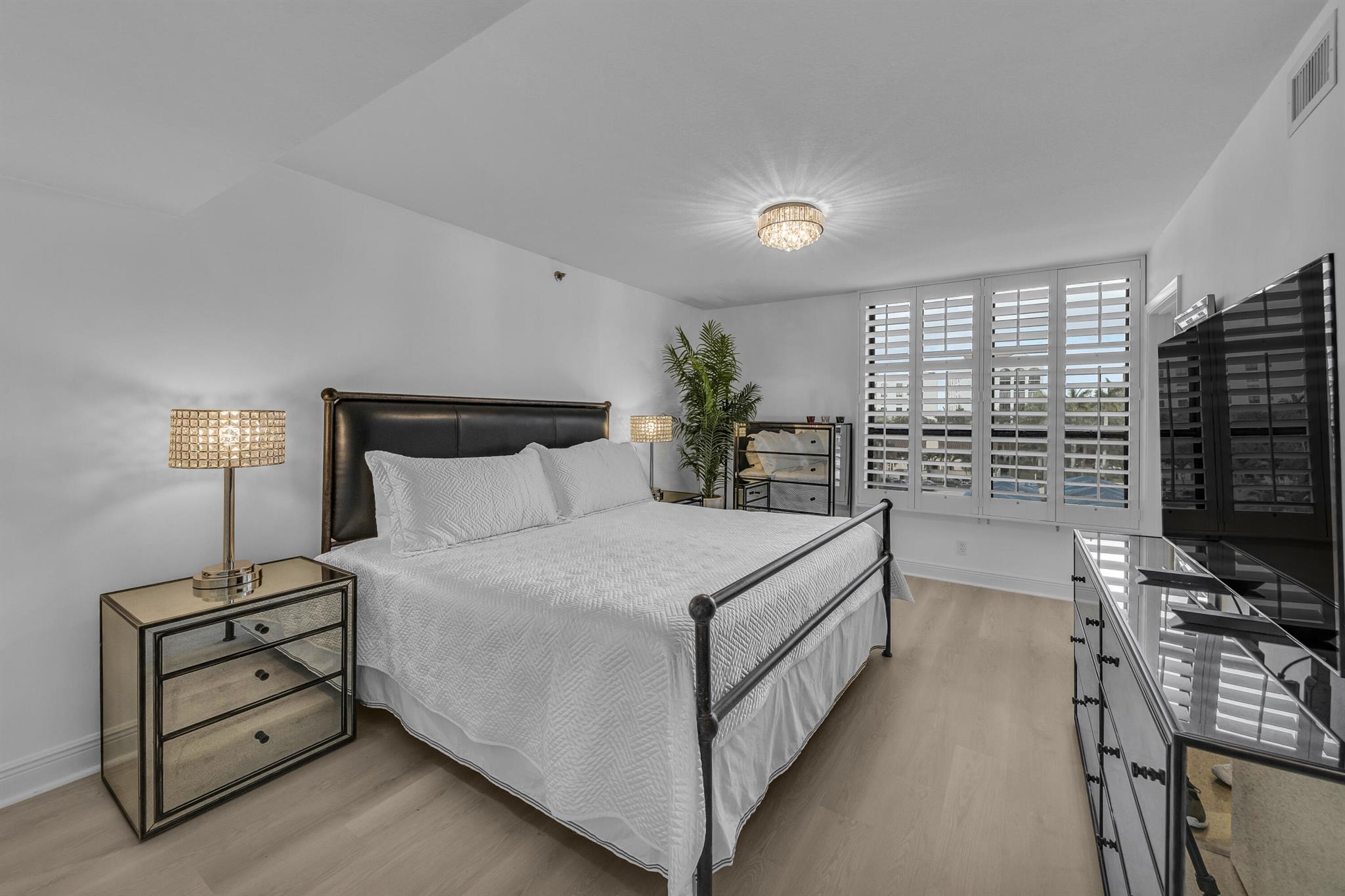 7572 Regency Lake Drive 402