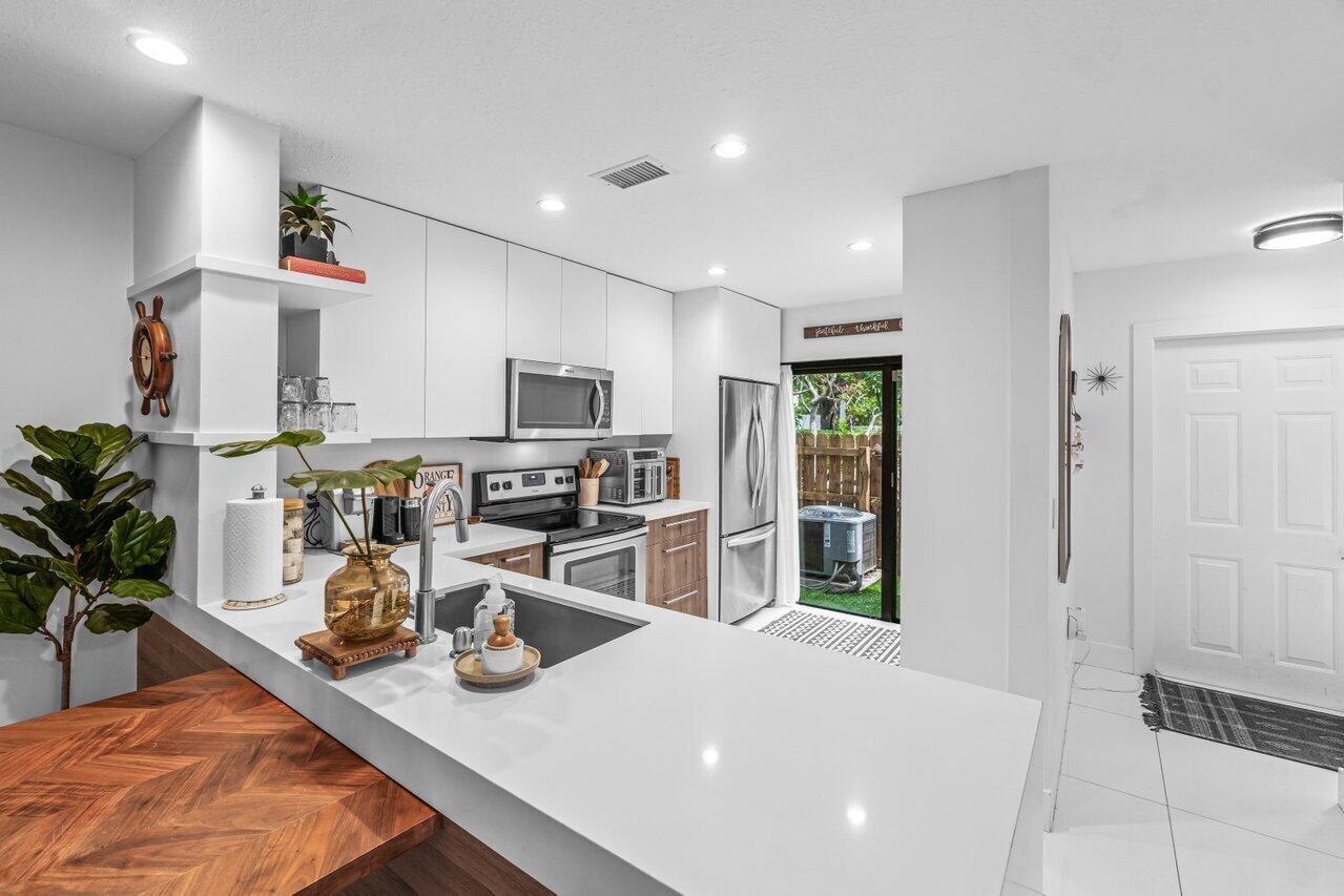 2104 NE 44 Street 20