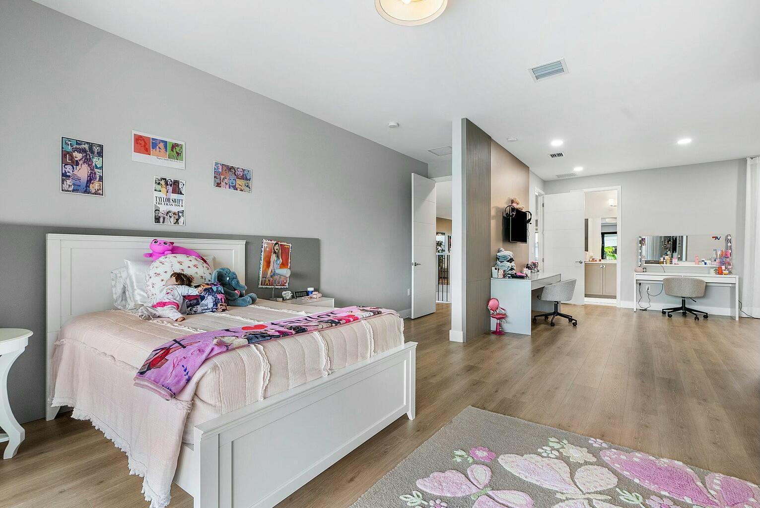 8635 Dearborn River Way