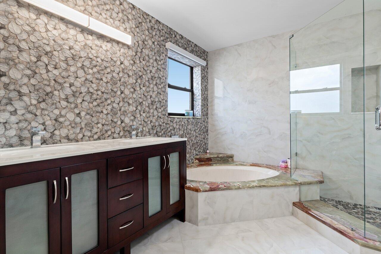 7578 Regency Lake Drive 802