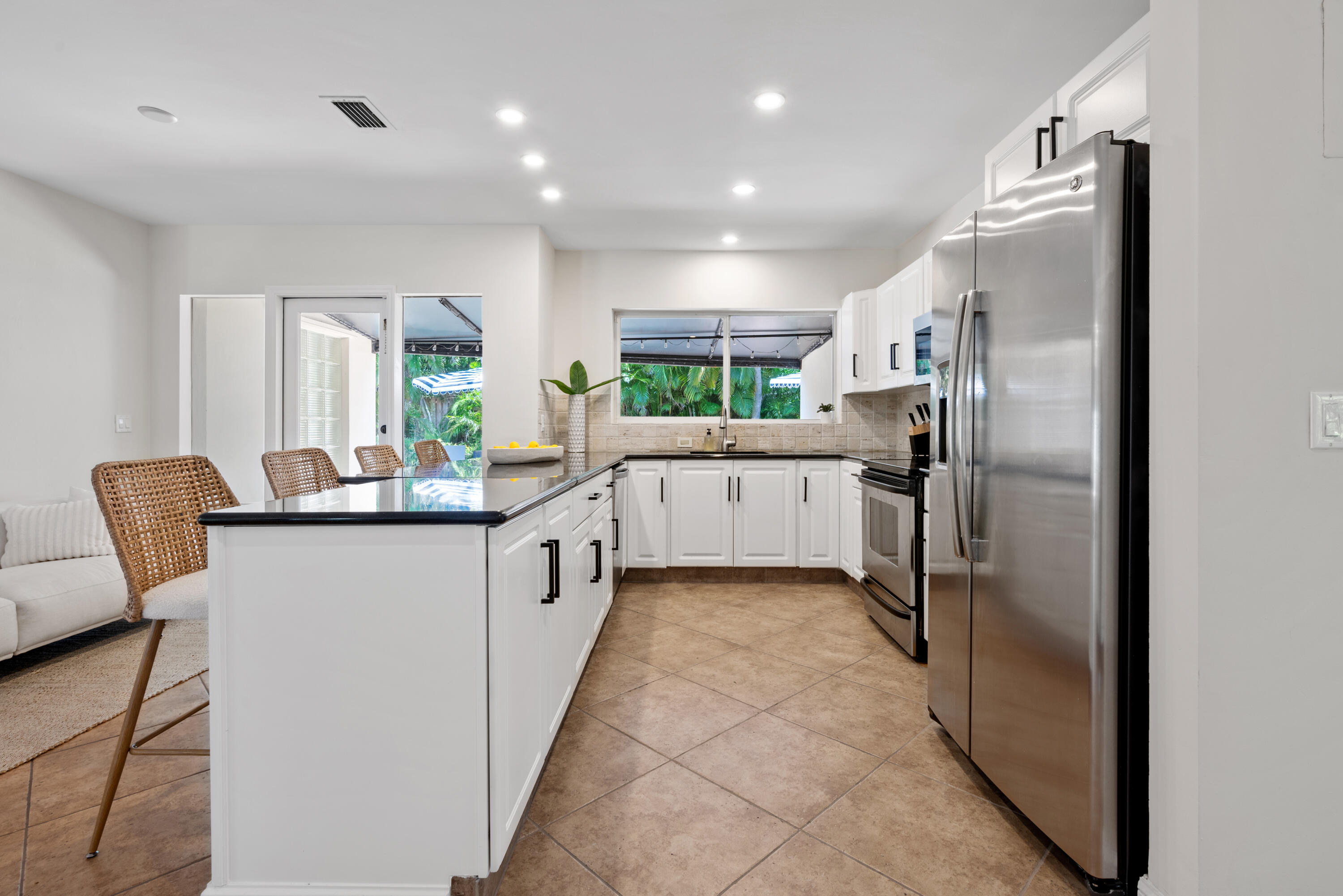 330 SE 7th Avenue
